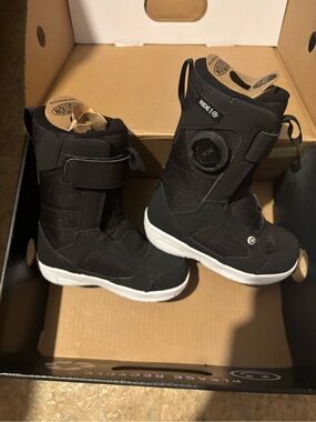 New ride Snowboard Kids' Black Snow Boots with Boa Closure Size 10 toddler